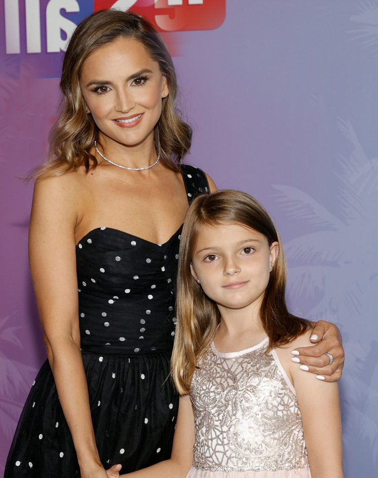 Charlotte Easton Gillies with her-mother Rachael Leigh Cook